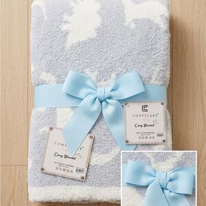 ComfyLuxe Cozy Baby Blanket - Light Blue & White Cloud Print 29x35 in brand new